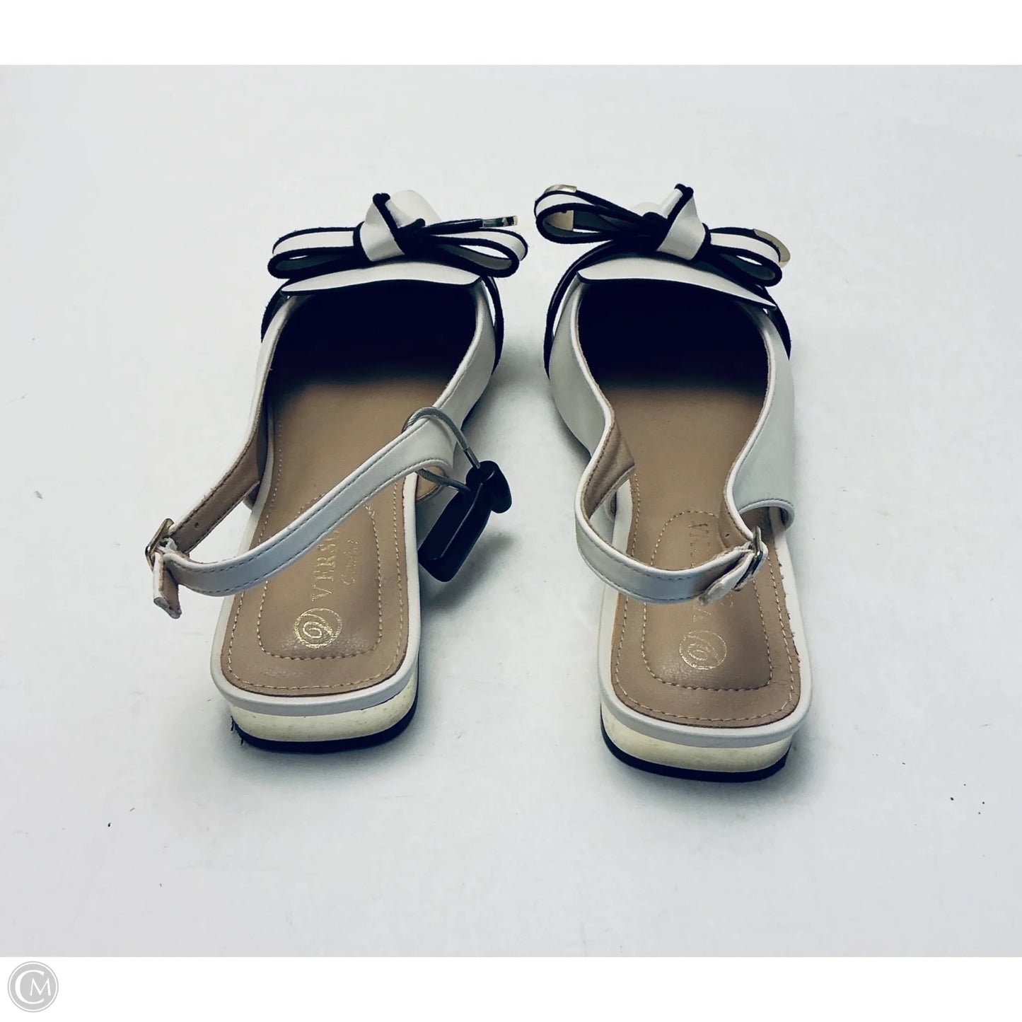 Shoes Flats By Versona In White, Size: 10