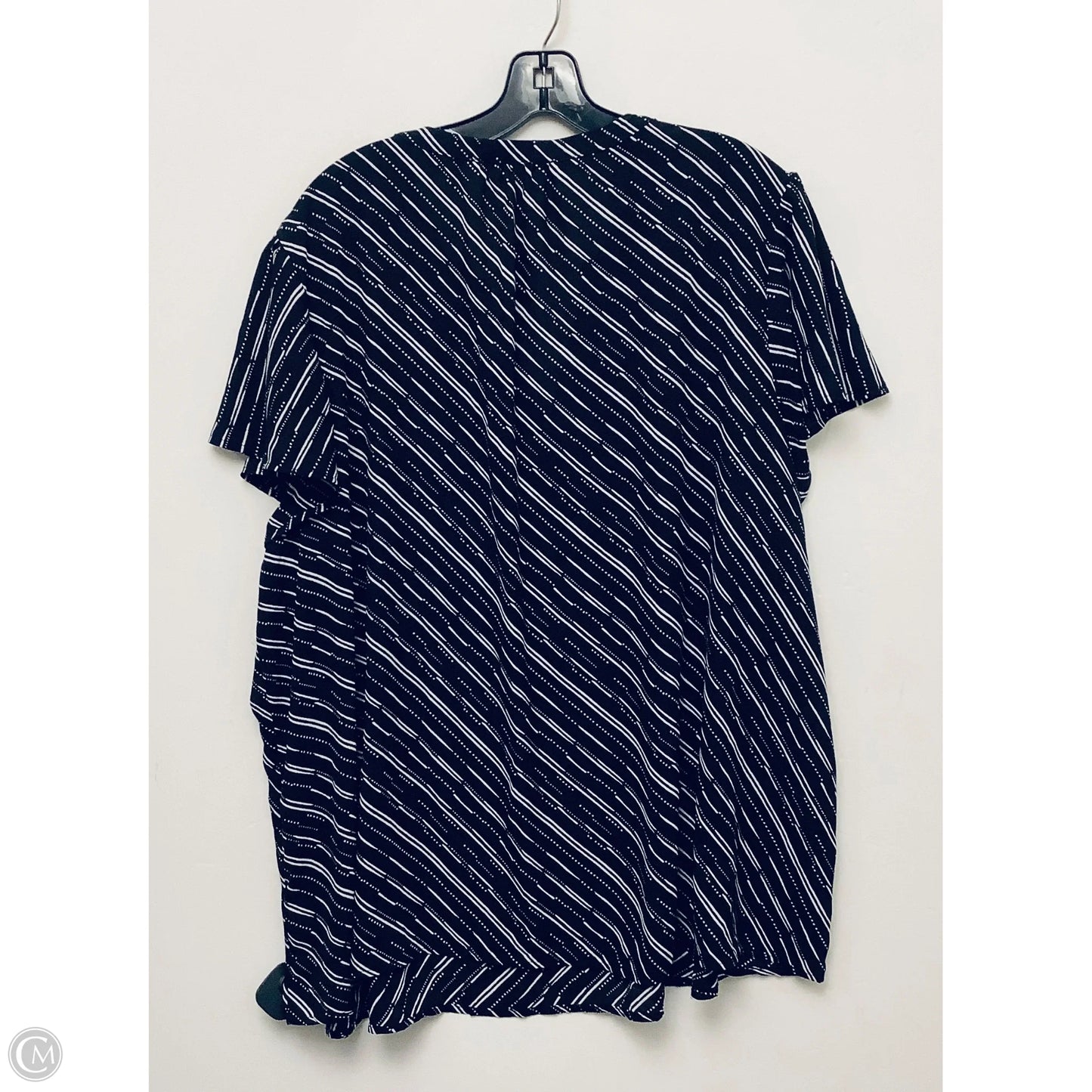 Top Short Sleeve By Maurices In Black, Size: 3x