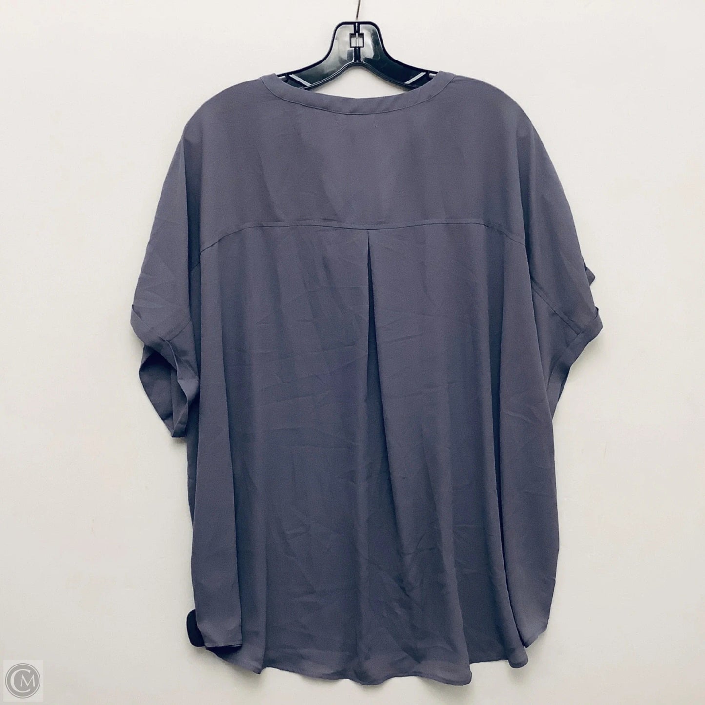Top Short Sleeve By Maurices In Grey, Size: 3x