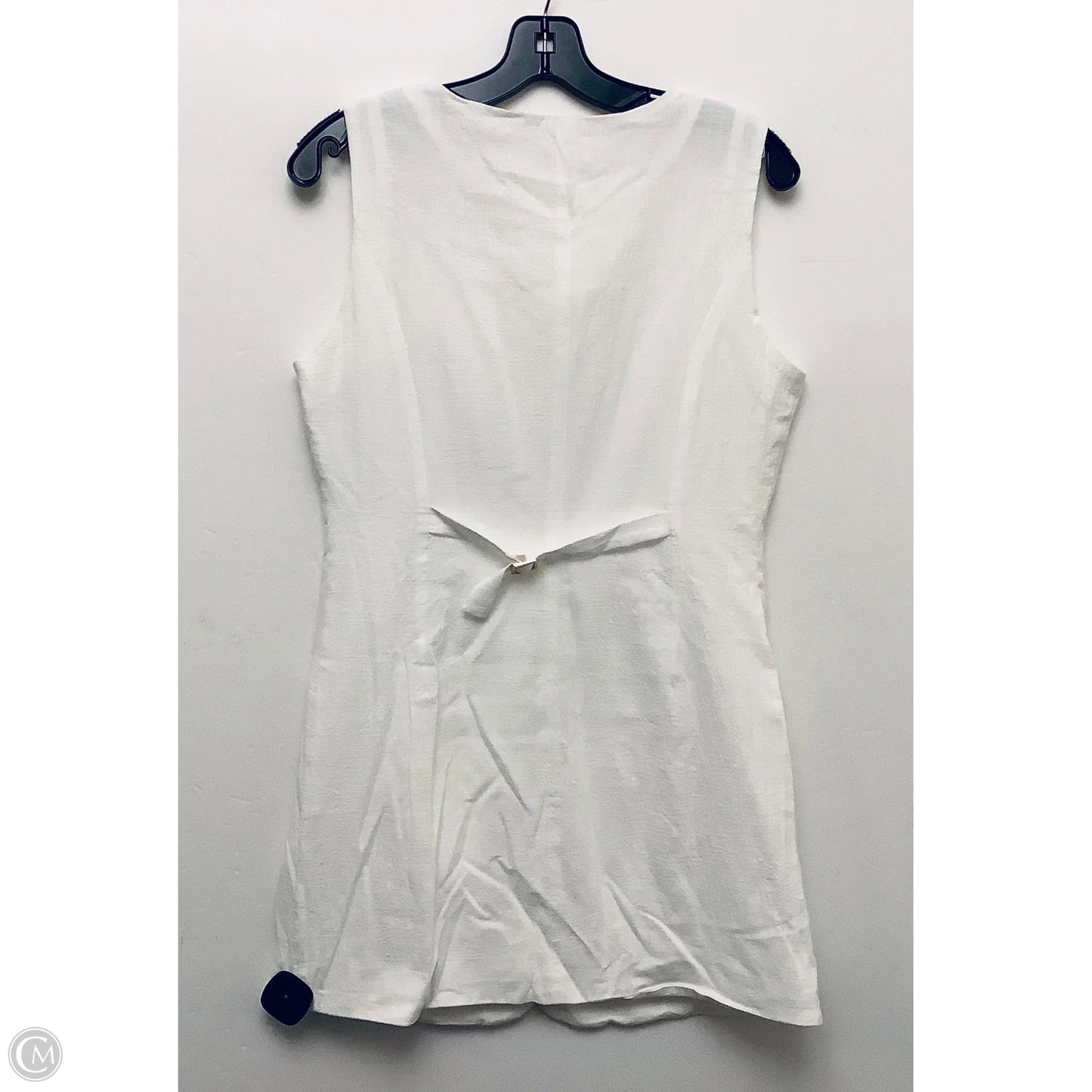 Dress Casual Short By Clothes Mentor In White, Size: M