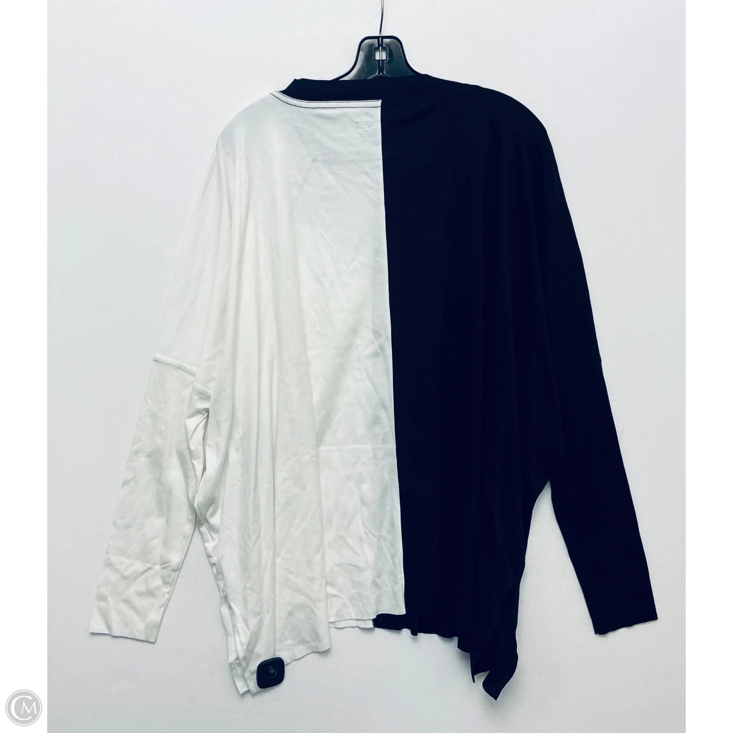 Top Long Sleeve By Clothes Mentor In Black & White, Size: Osfm