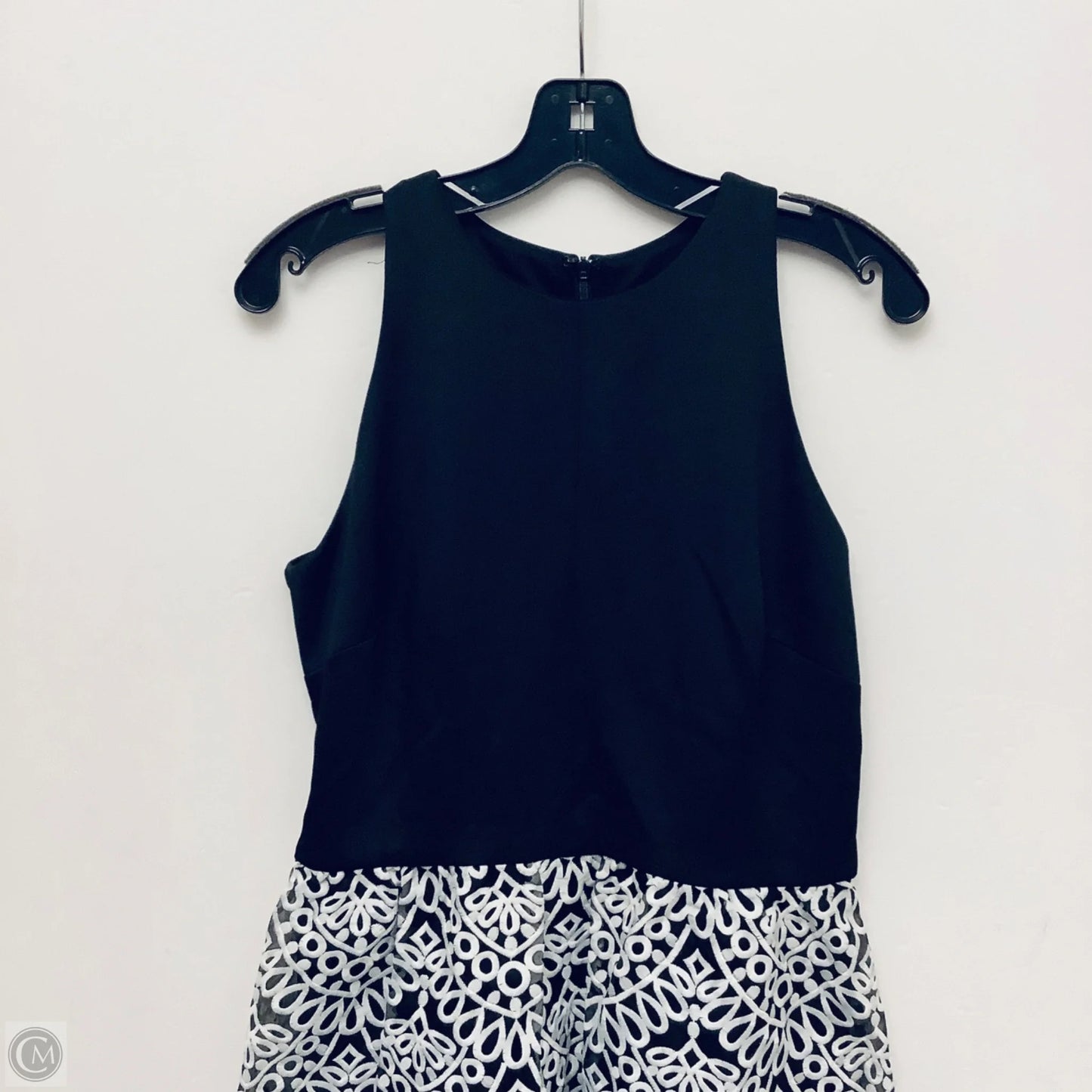 Dress Casual Short By Taylor In Black, Size: M