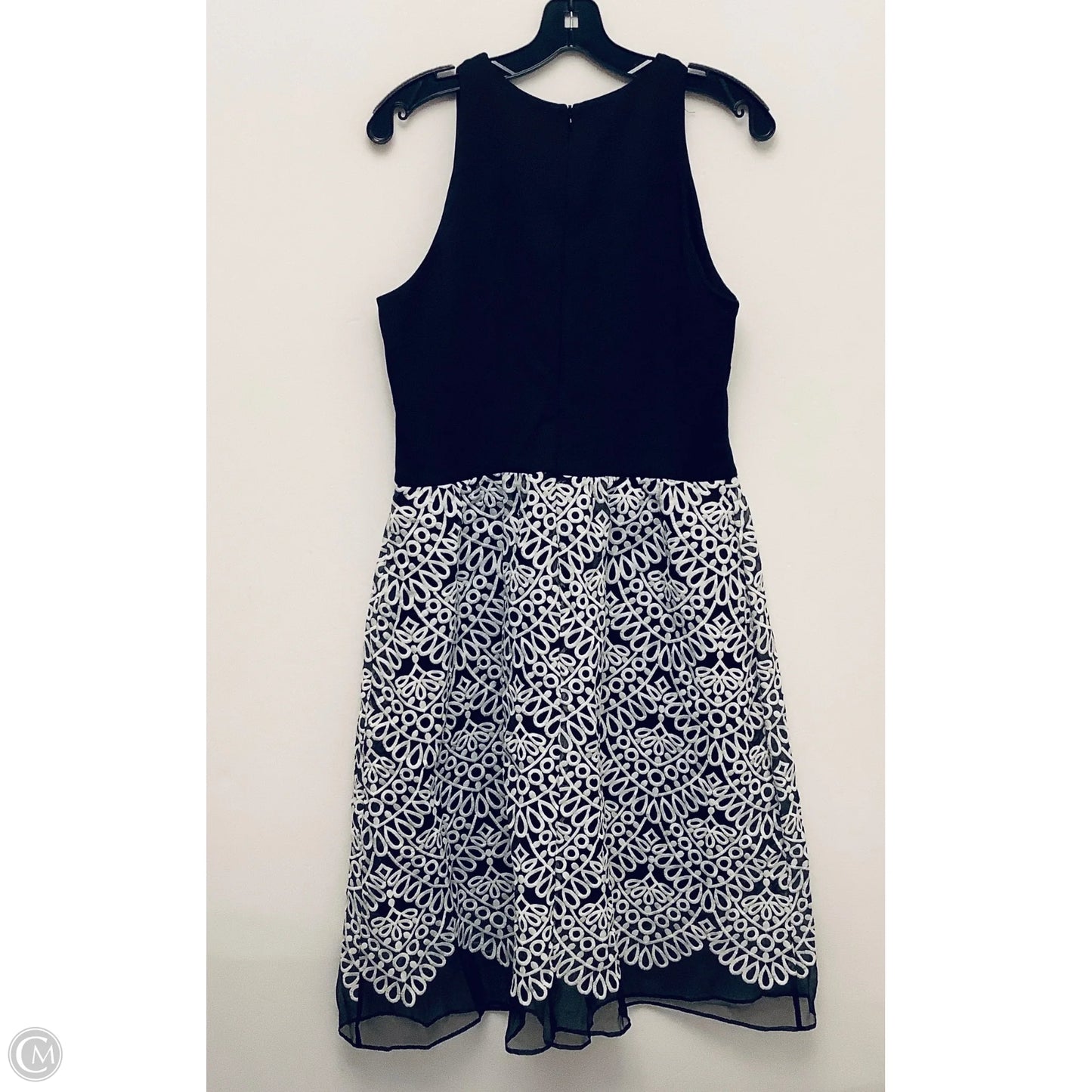 Dress Casual Short By Taylor In Black, Size: M