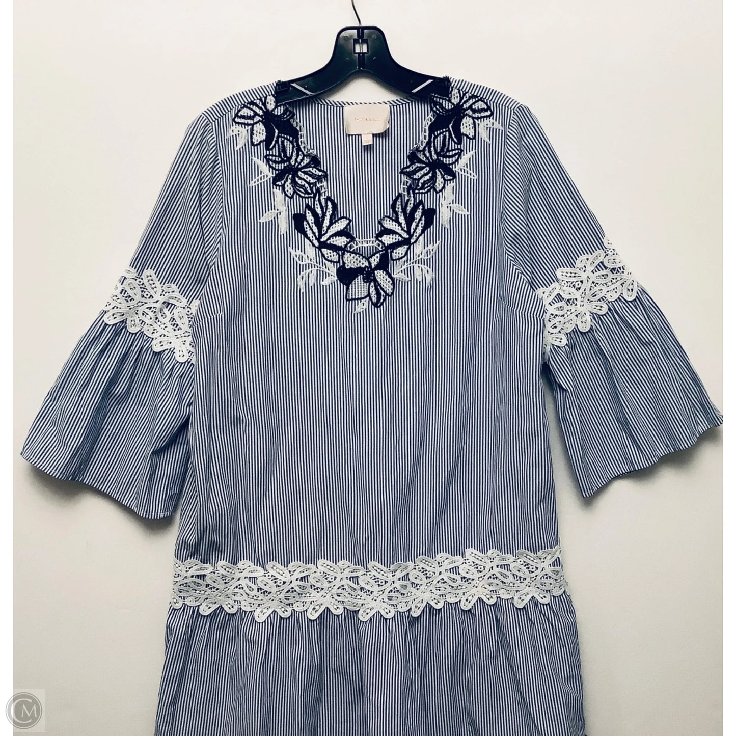 Dress Casual Short By Skies Are Blue In Striped Pattern, Size: M