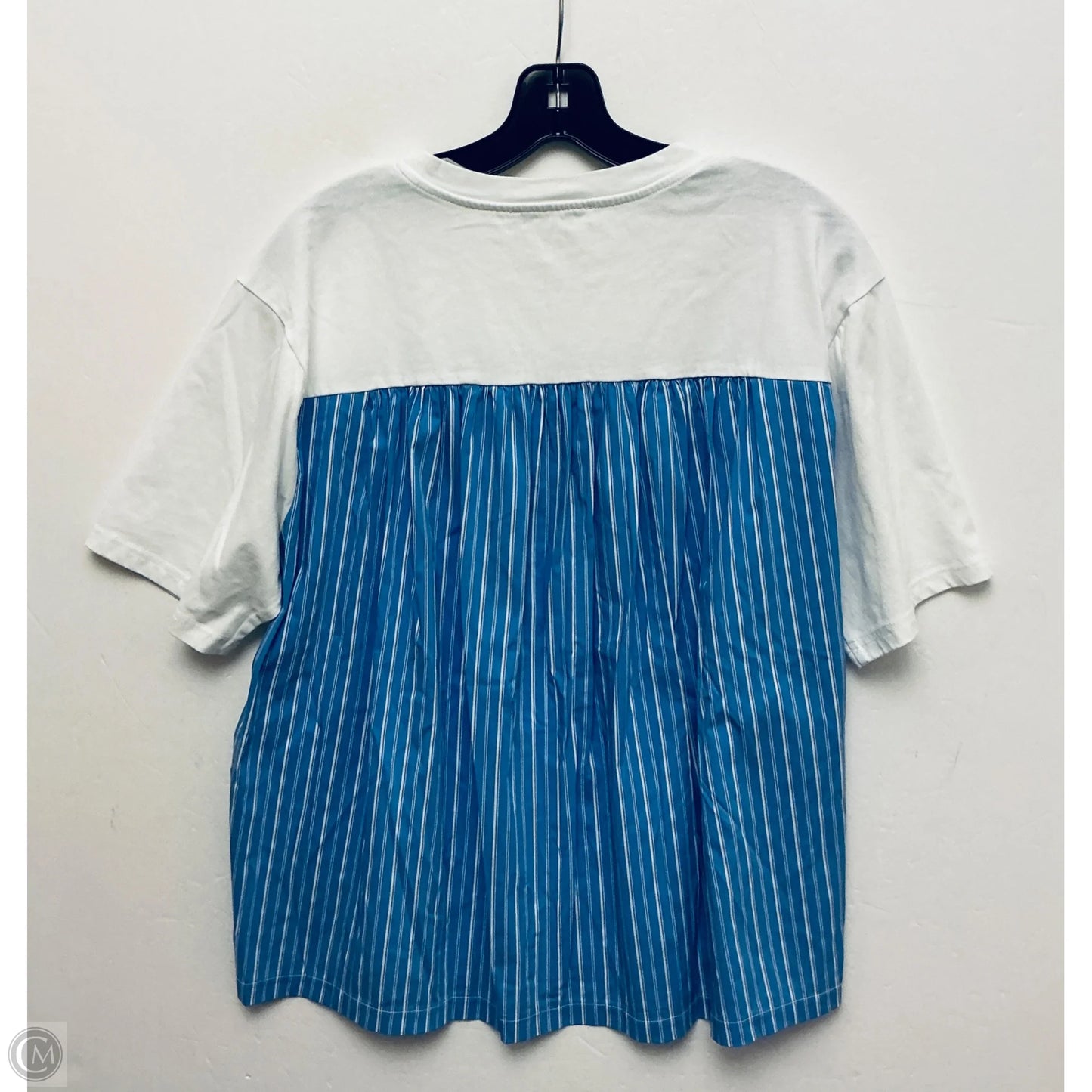 Top Short Sleeve By Clothes Mentor In White, Size: M