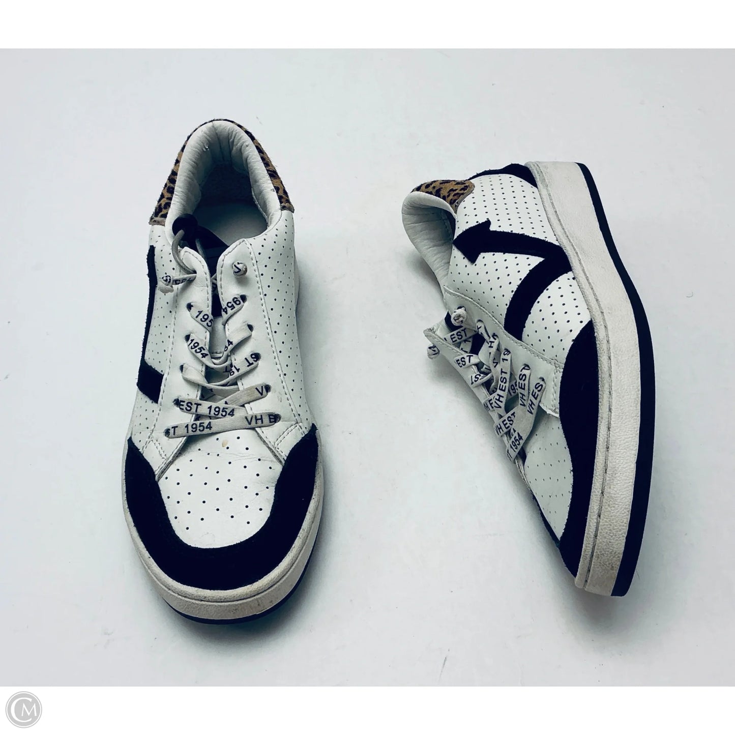 Shoes Sneakers By Vintage In White, Size: 9