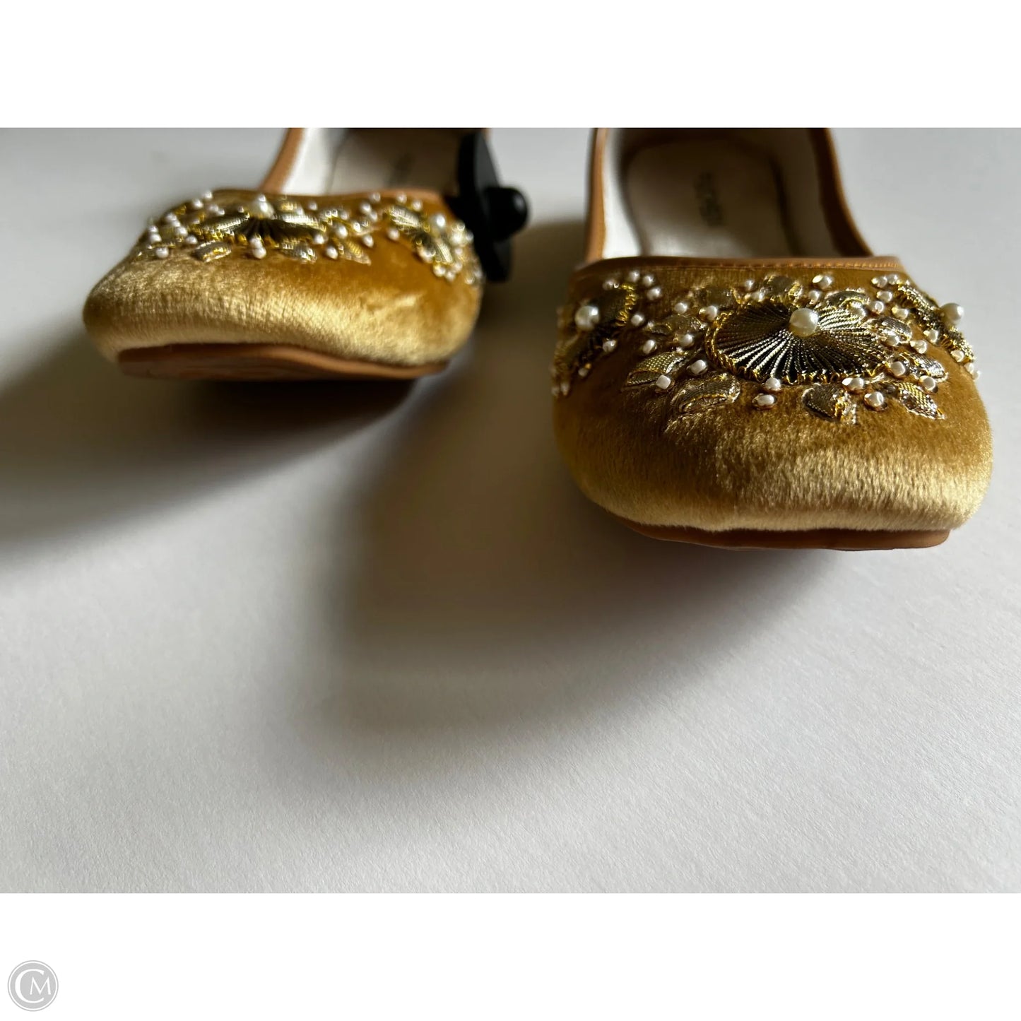 Shoes Flats By Clothes Mentor In Gold, Size: 9