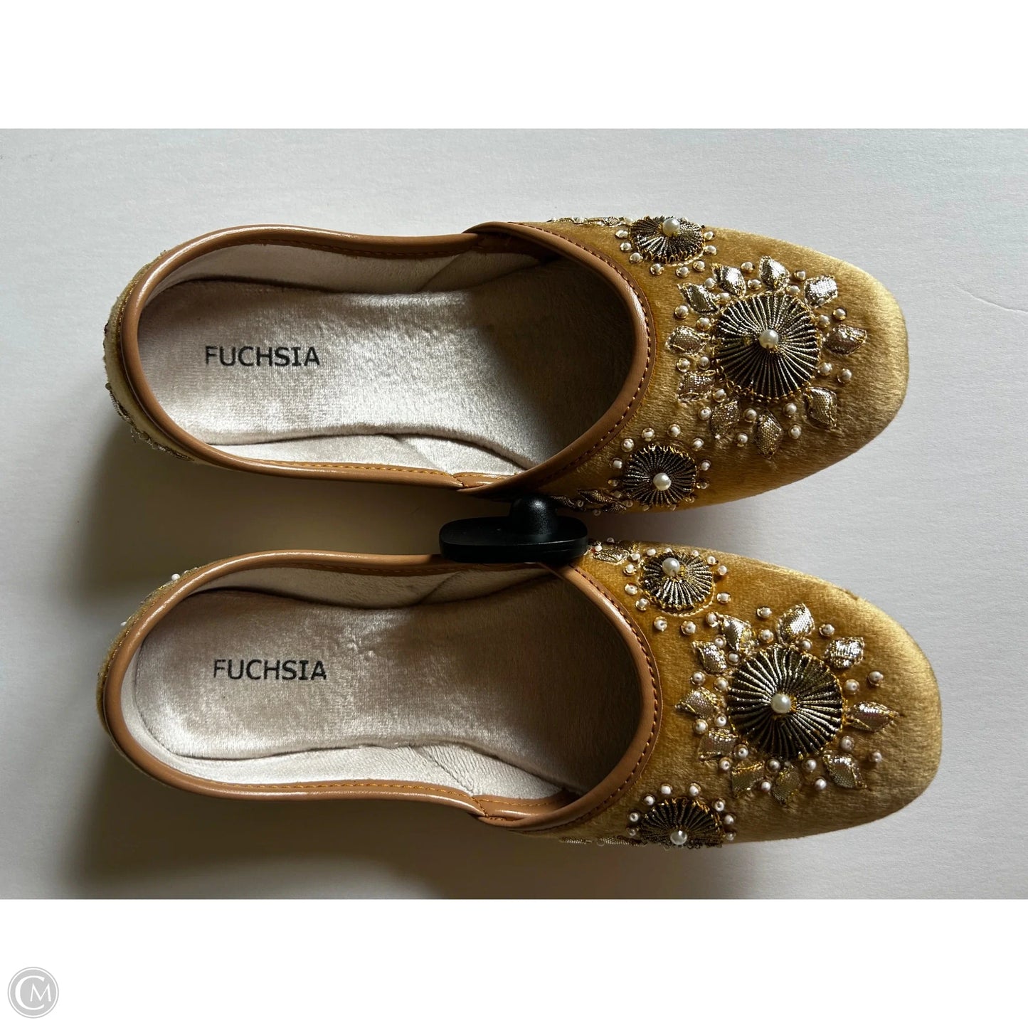 Shoes Flats By Clothes Mentor In Gold, Size: 9