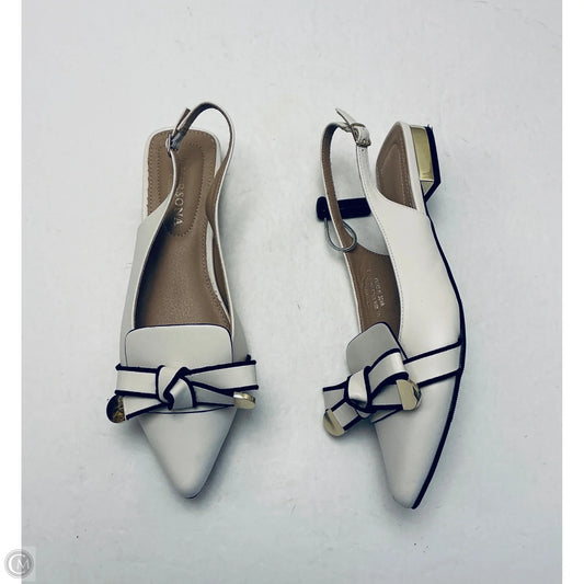 Shoes Flats By Versona In White, Size: 10