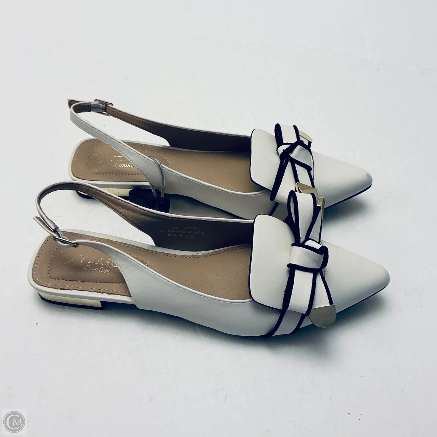 Shoes Flats By Versona In White, Size: 10