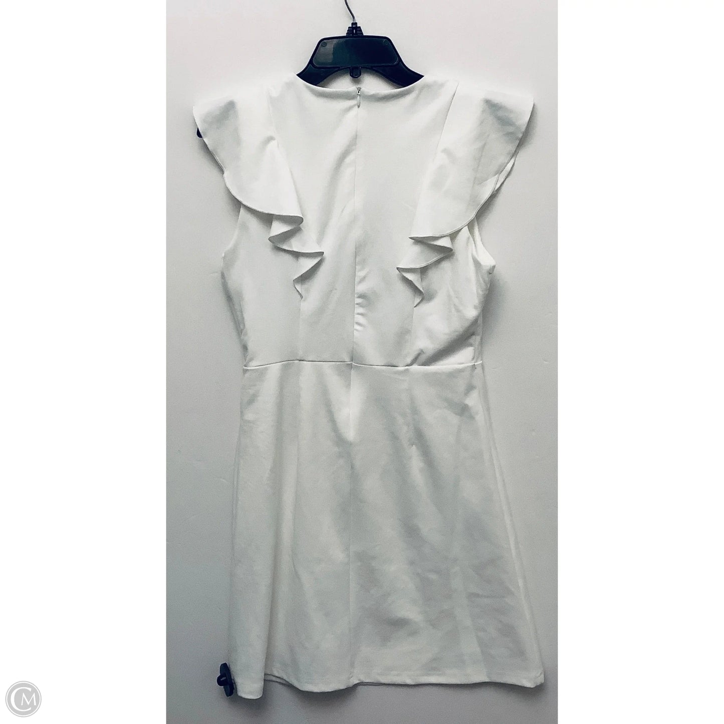 Dress Casual Short By Clothes Mentor In White, Size: M