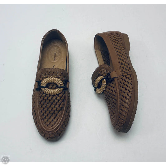 Shoes Flats By Cmc In Brown, Size: 6.5
