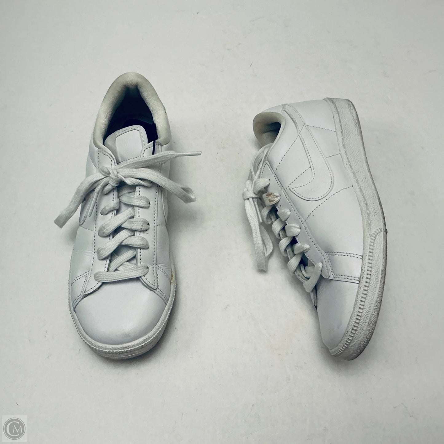 Shoes Sneakers By Nike In White, Size: 7