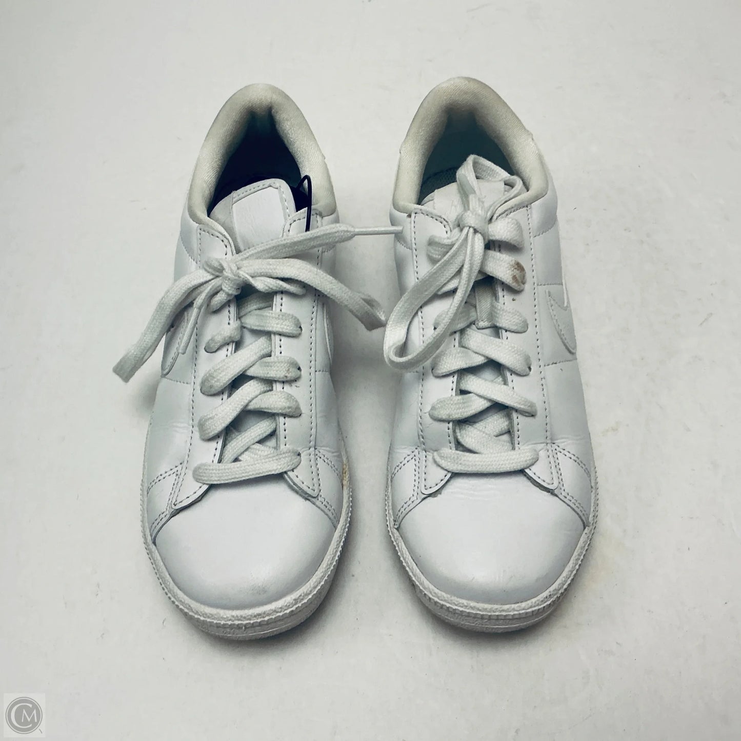 Shoes Sneakers By Nike In White, Size: 7
