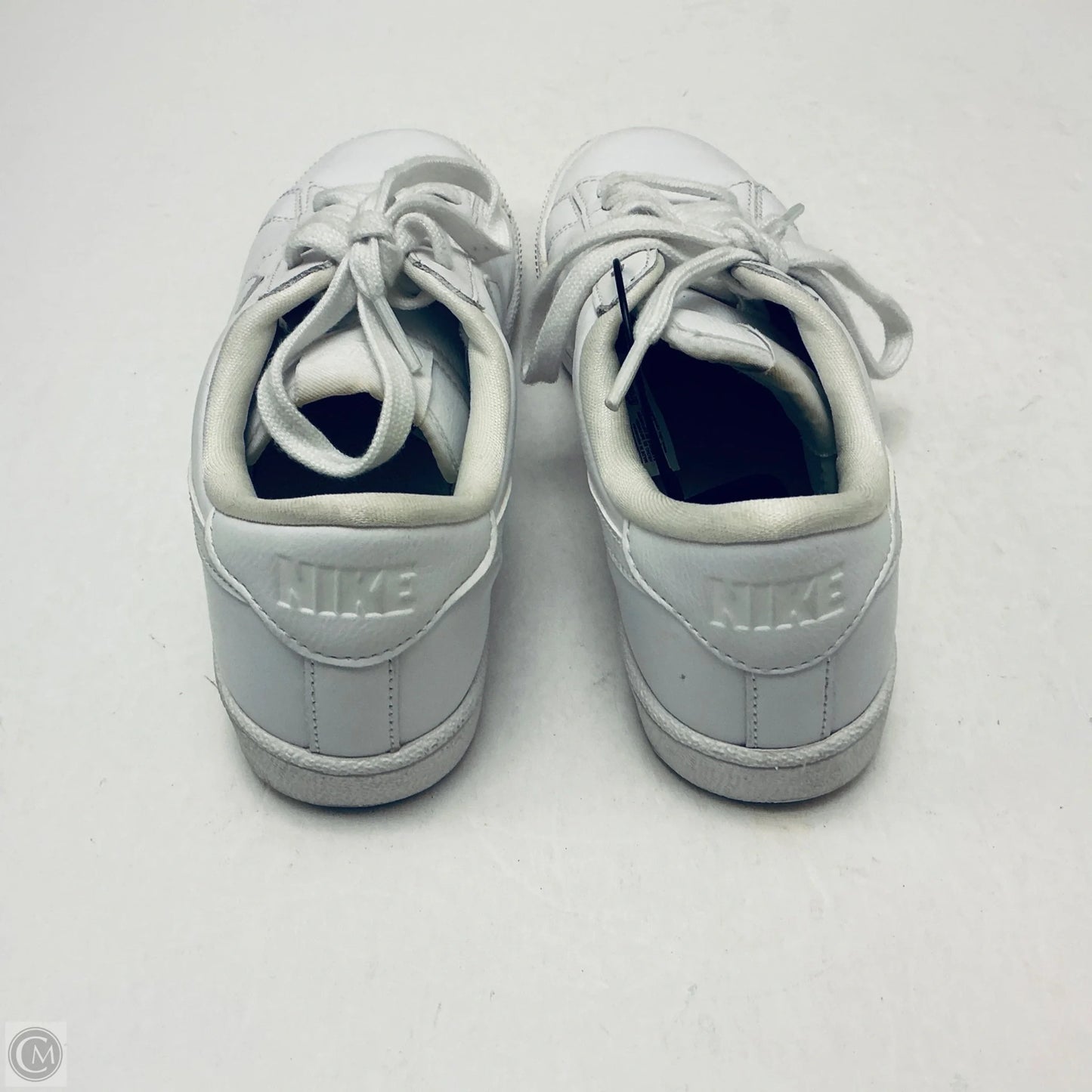 Shoes Sneakers By Nike In White, Size: 7