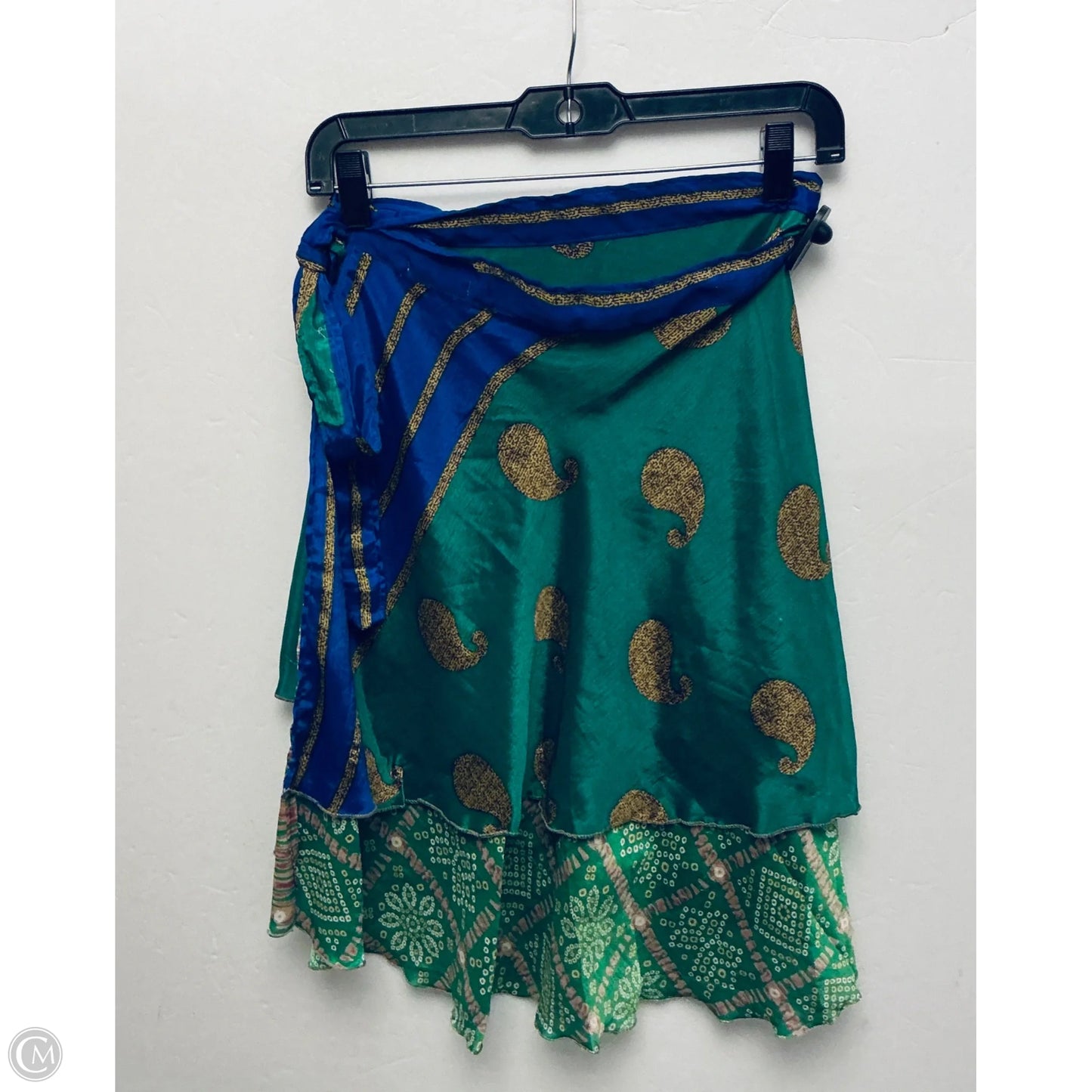 Skirt Mini & Short By Earthbound In Green, Size: S