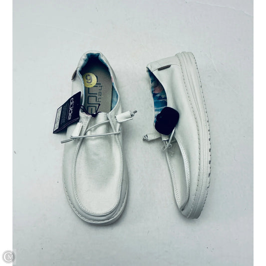 Shoes Sneakers By Hey Dude In White, Size: 9