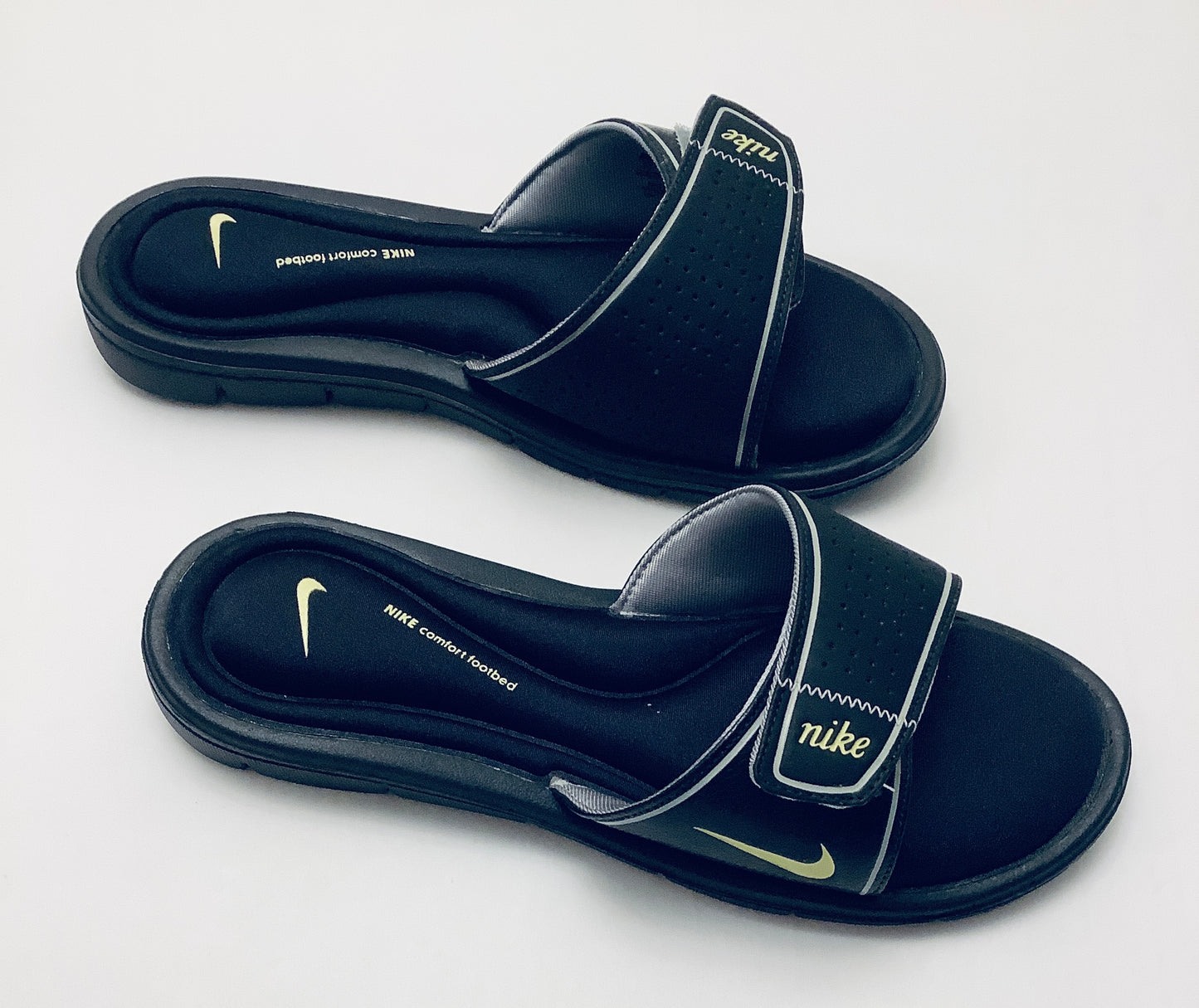 Sandals Flats By Nike In Black, Size: 10