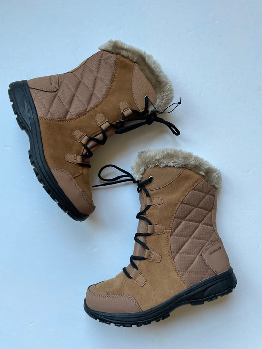 Boots Snow By Columbia In Tan, Size: 7