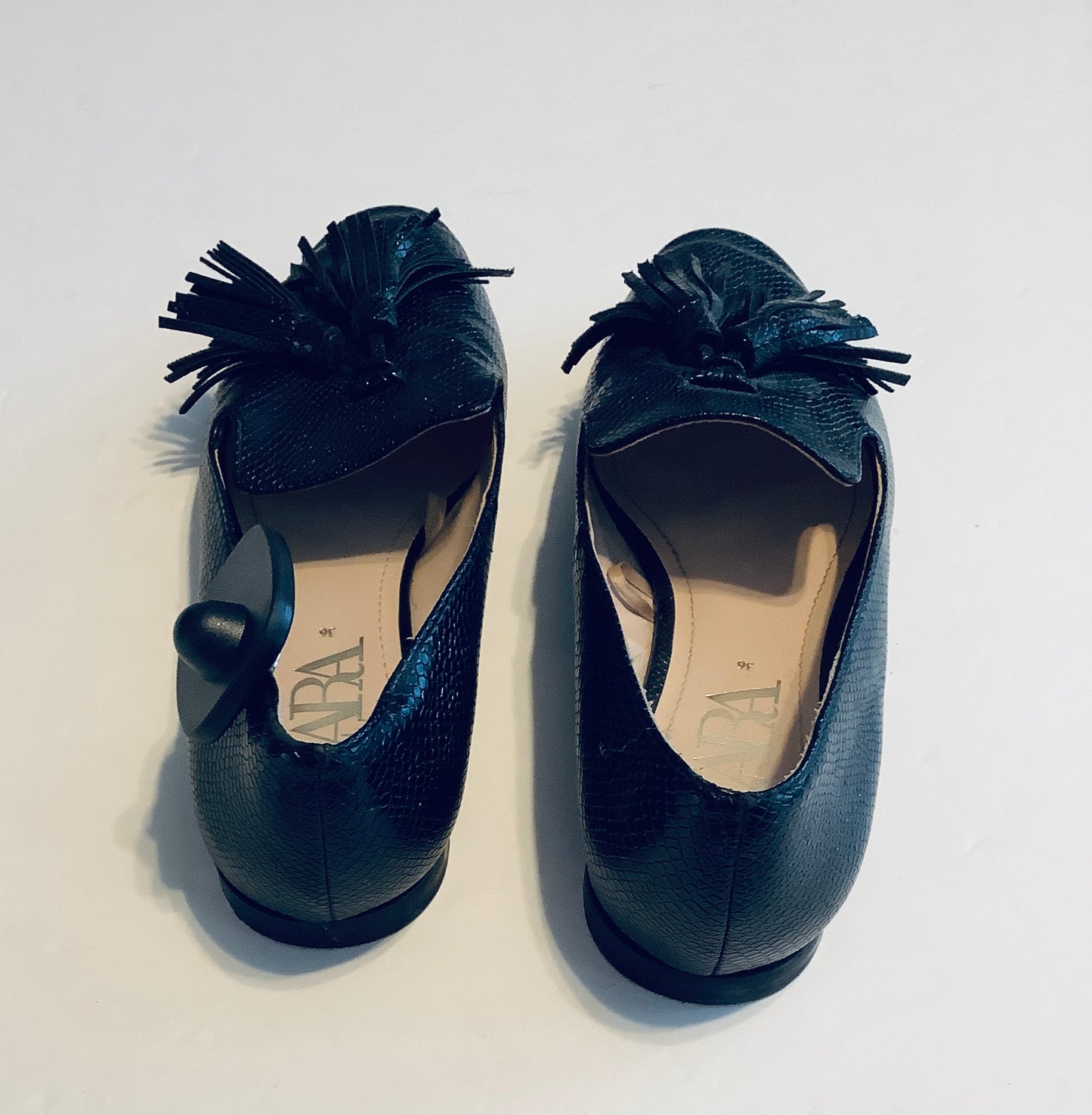 Shoes Flats By Zara In Black, Size: 6