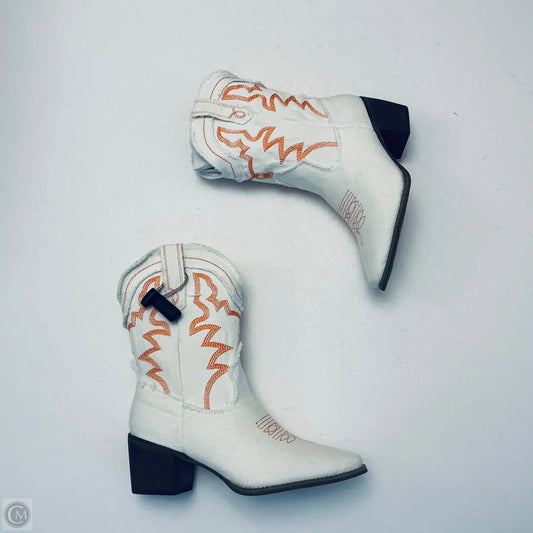 Boots Western By Clothes Mentor In White, Size: 6
