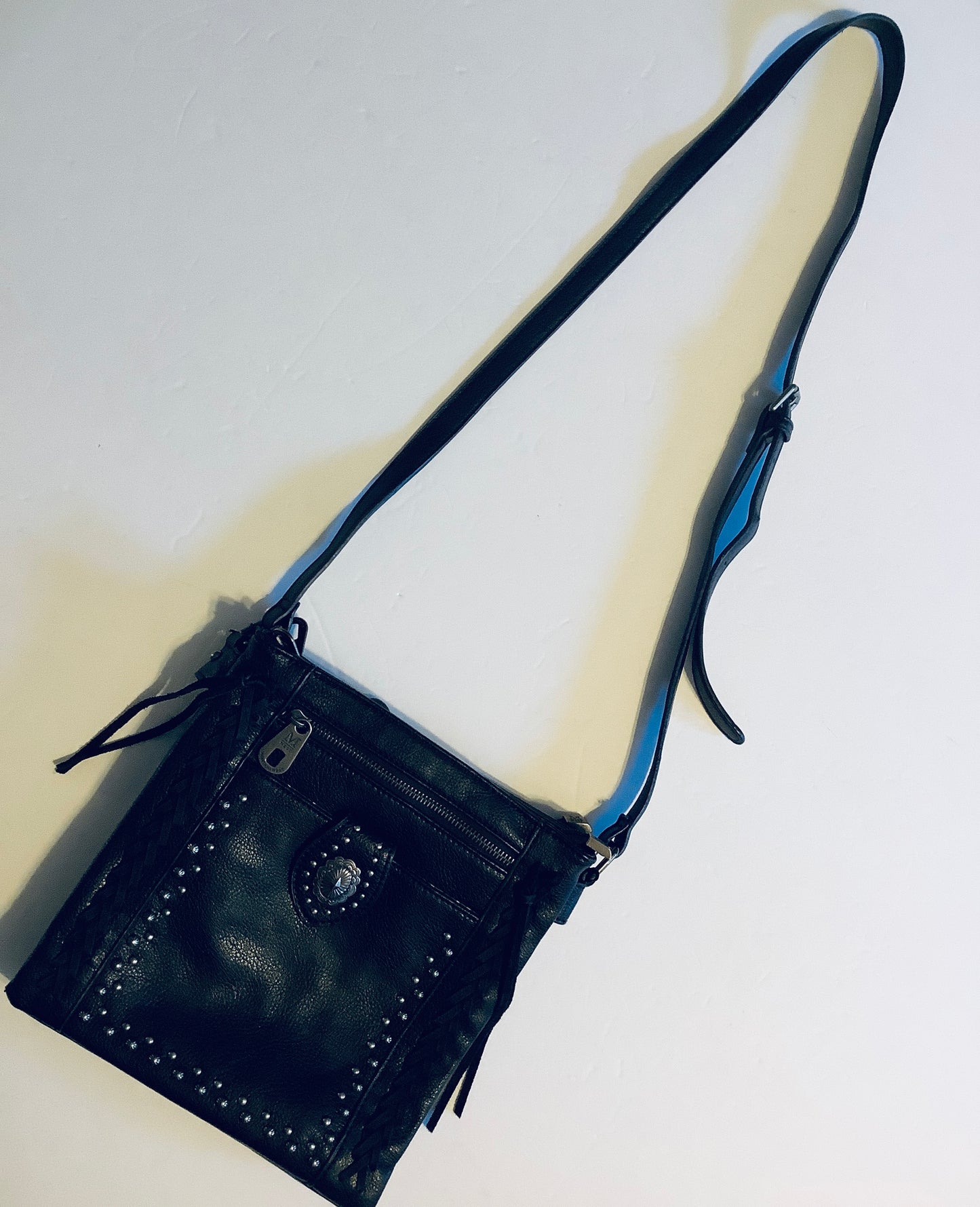 Handbag By Clothes Mentor, Size: Medium