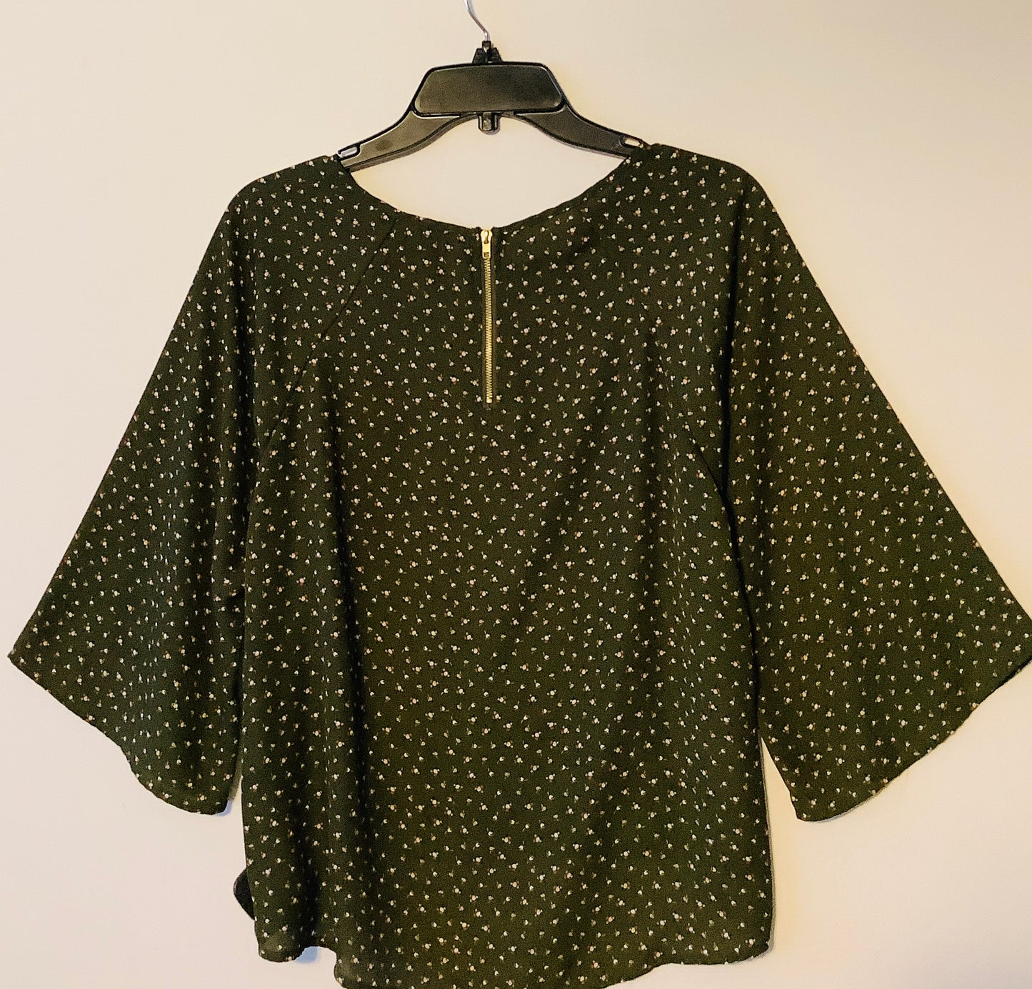 Top Short Sleeve By Papermoon In Green, Size: M