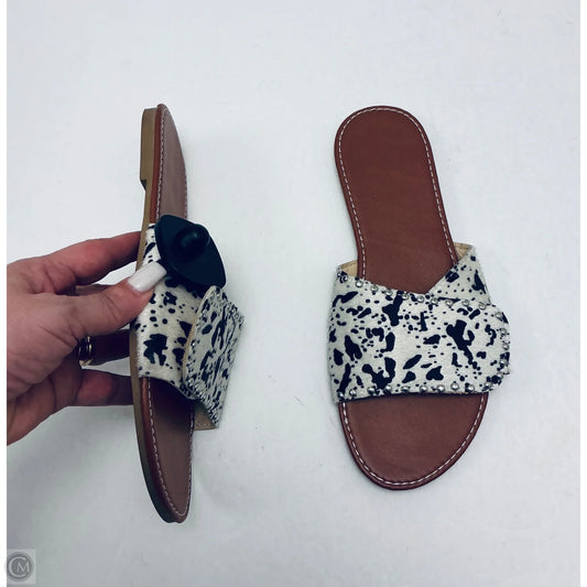 Sandals Flats By Cmf In Animal Print, Size: 9