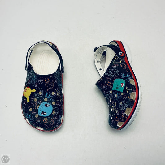 Sandals Flats By Crocs In Black, Size: 5