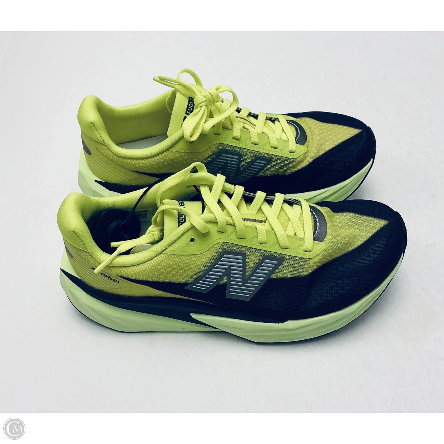 Shoes Sneakers By New Balance In Black & Yellow, Size: 7