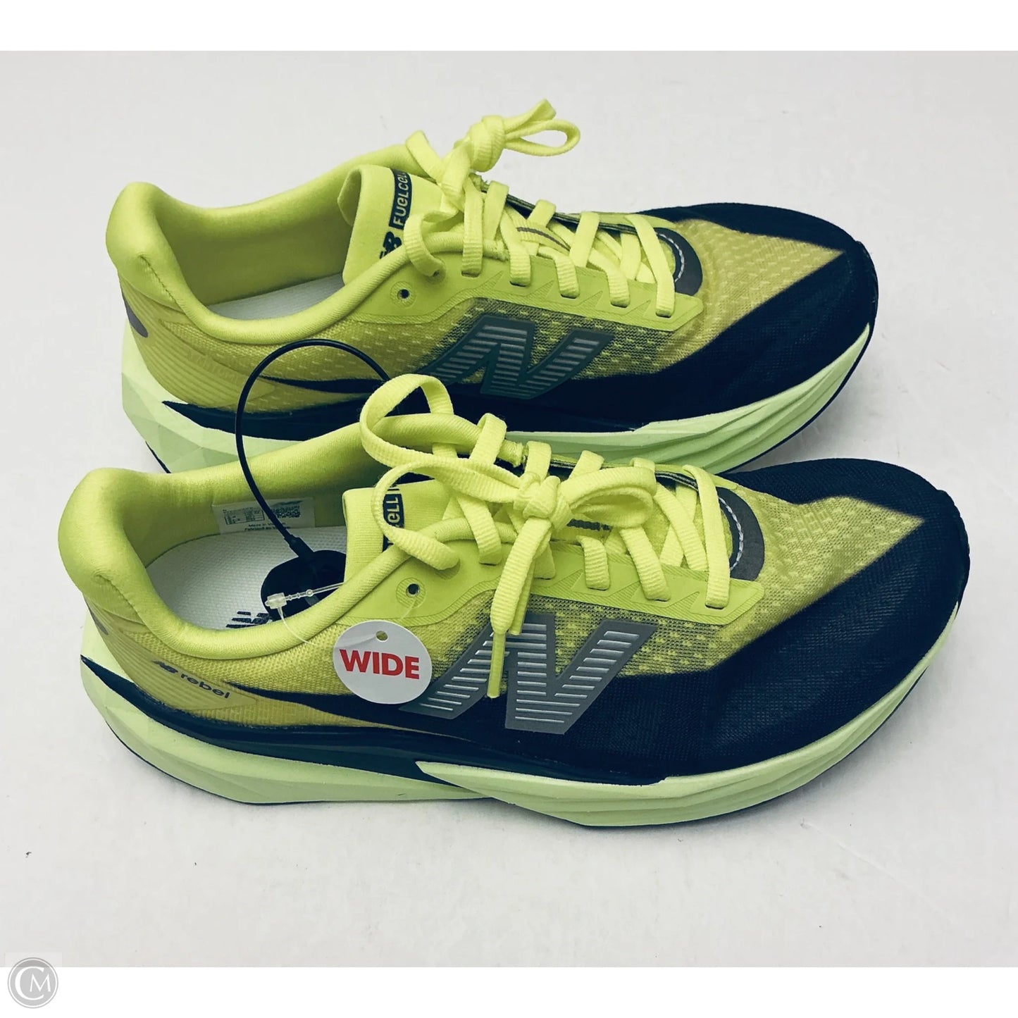 Shoes Sneakers By New Balance In Black & Yellow, Size: 7