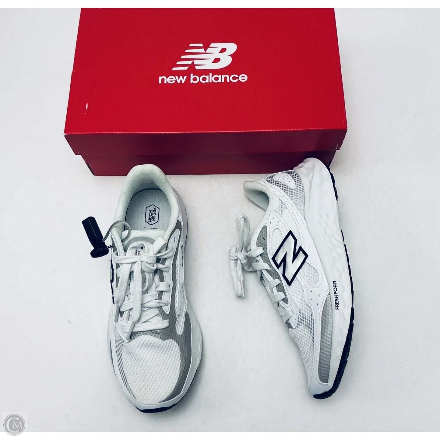 Shoes Sneakers By New Balance In White, Size: 9