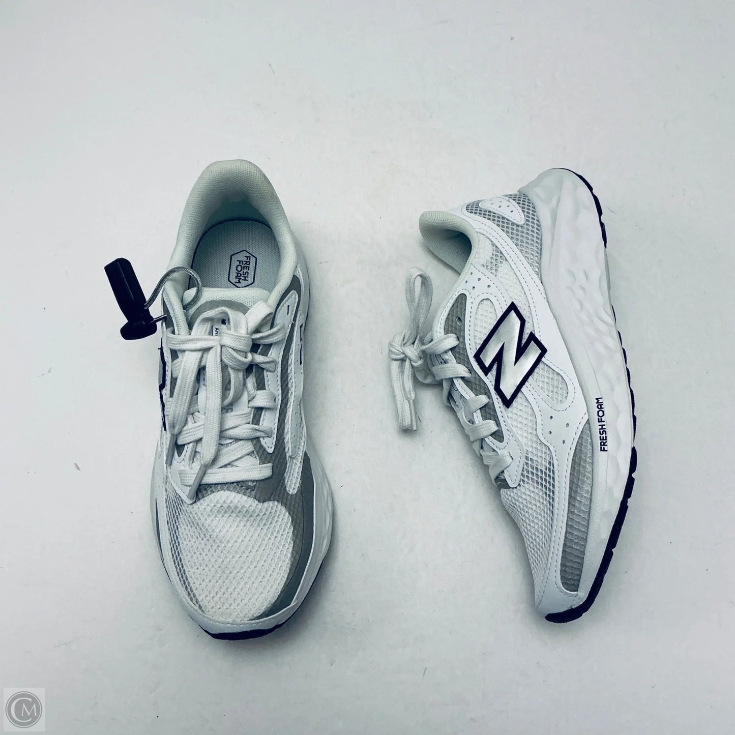 Shoes Sneakers By New Balance In White, Size: 9