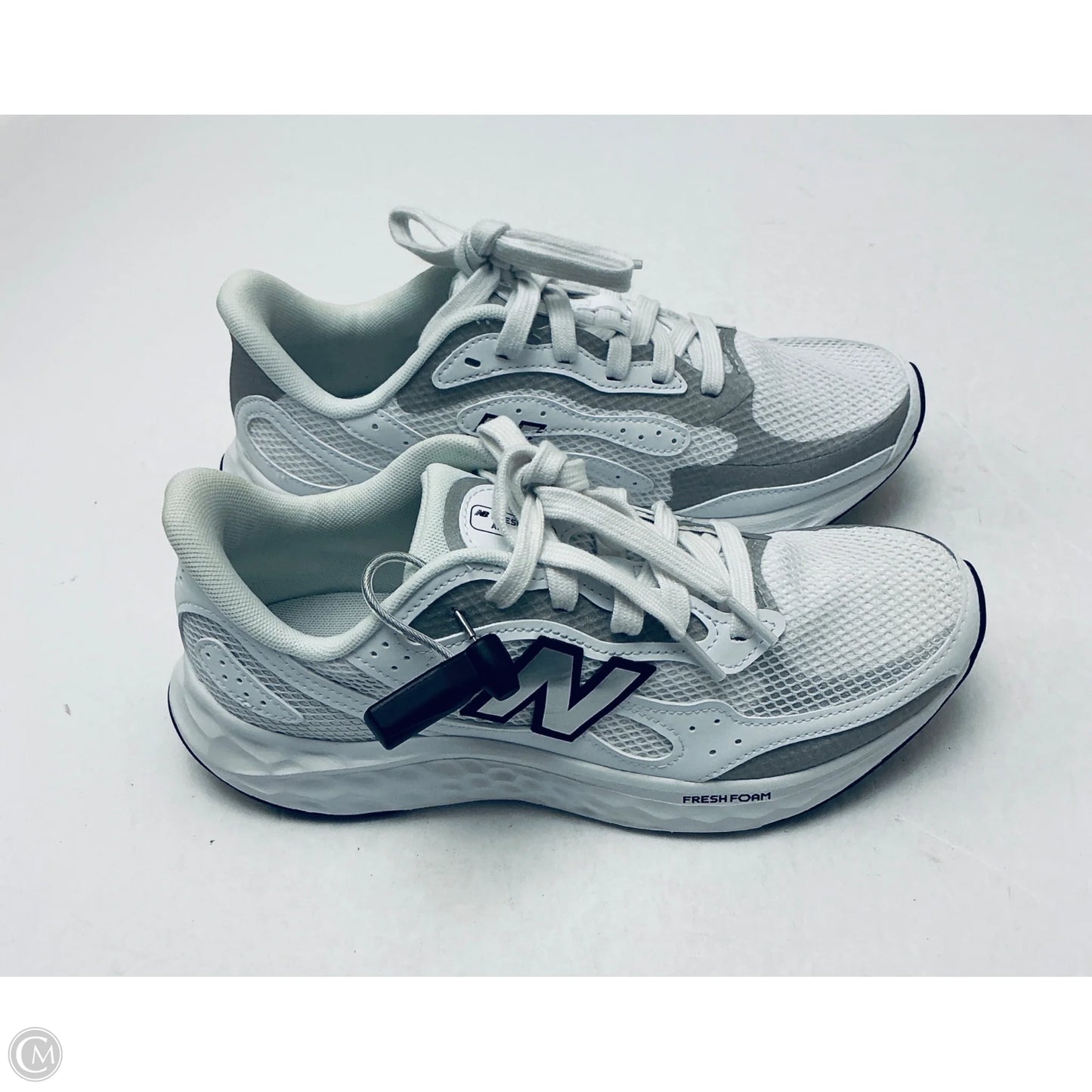 Shoes Sneakers By New Balance In White, Size: 9