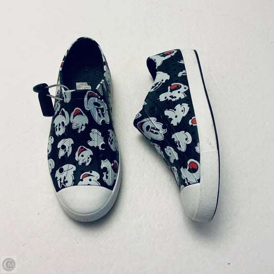 Shoes Flats By Cmf In Black & White, Size: 7
