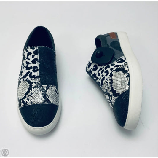 Shoes Sneakers By Clothes Mentor In Grey, Size: 7
