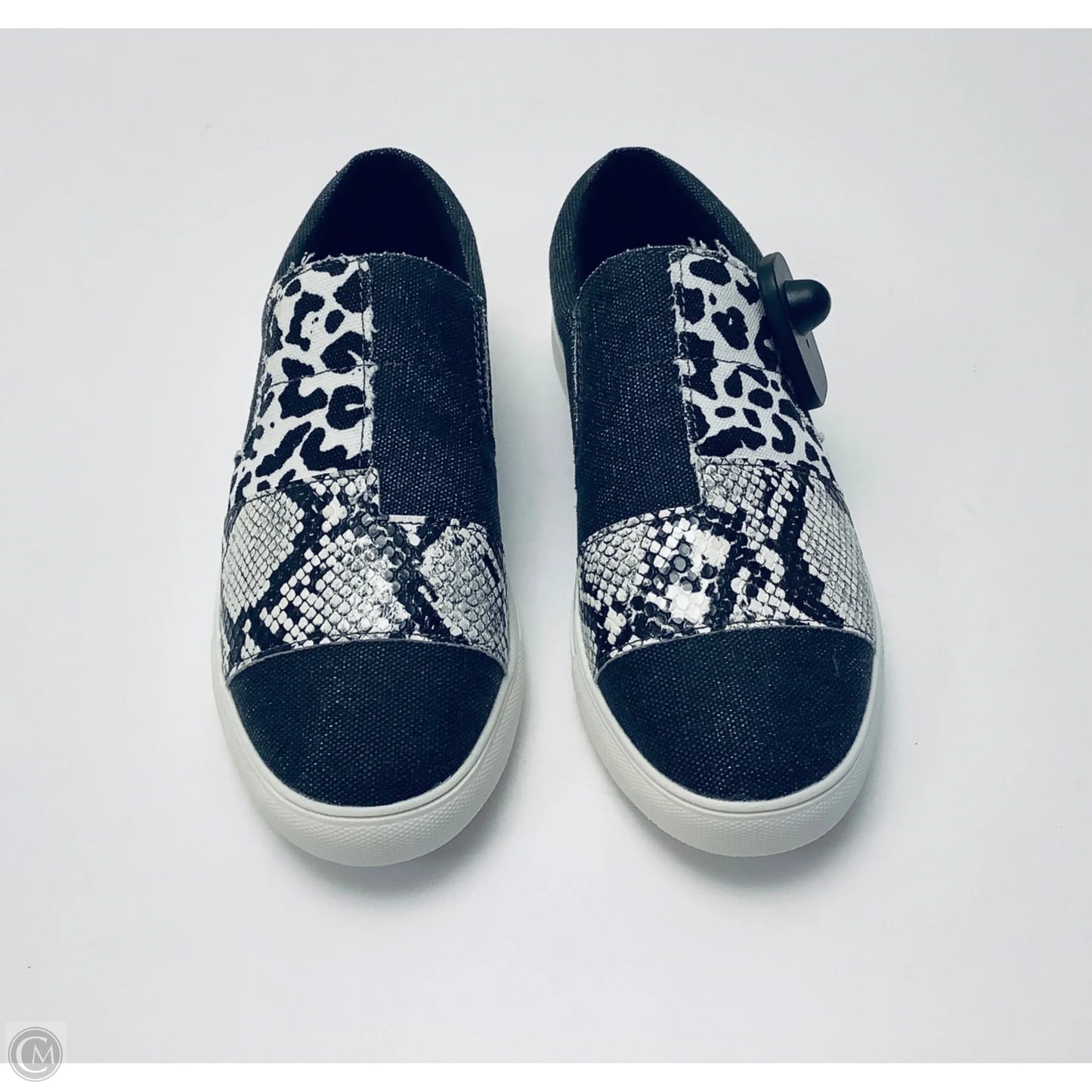 Shoes Sneakers By Clothes Mentor In Grey, Size: 7