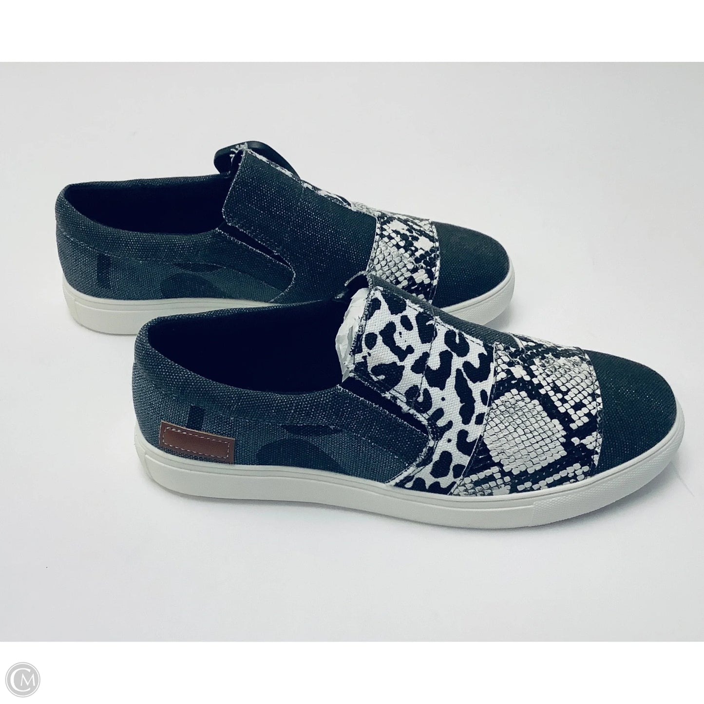 Shoes Sneakers By Clothes Mentor In Grey, Size: 7