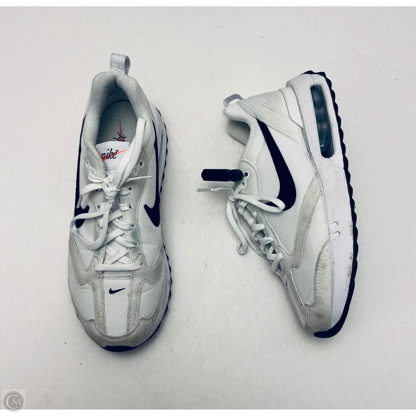 Shoes Sneakers By Nike In White, Size: 8.5