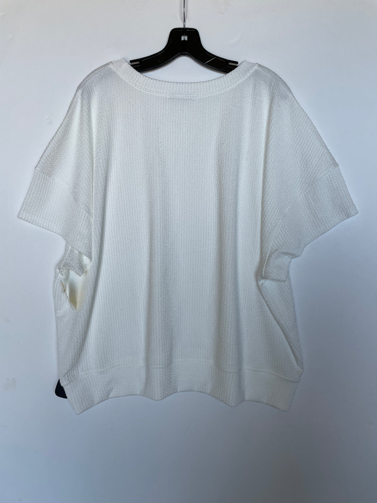 Top Short Sleeve By Cme In White, Size: Xl