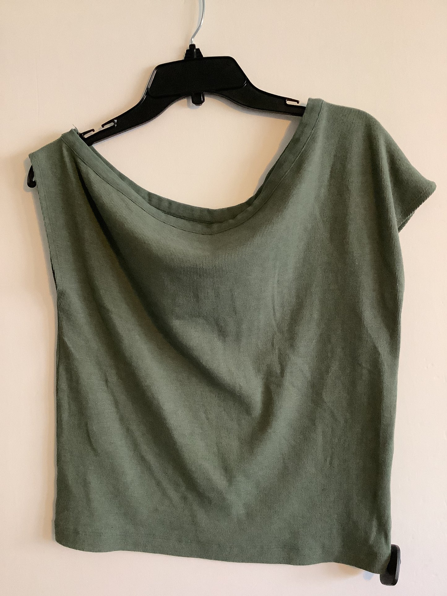 Top Sleeveless By Chaser In Green, Size: S