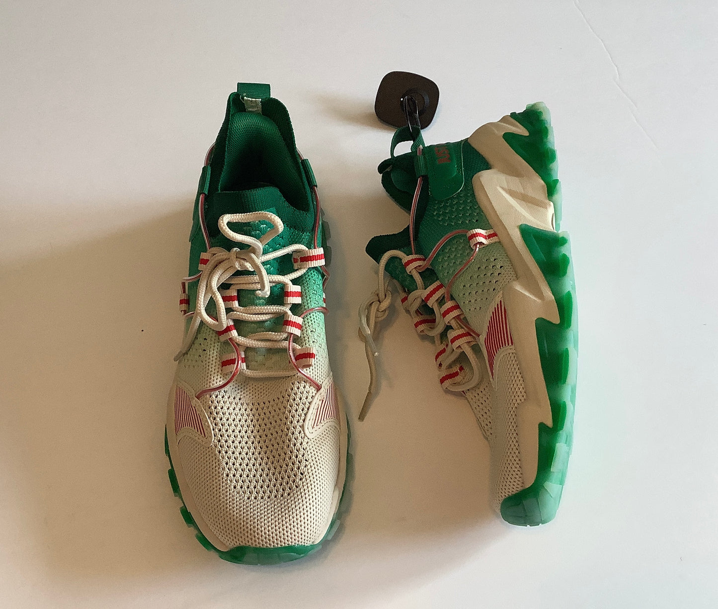 Shoes Athletic By Cmc In Green, Size: 9.5