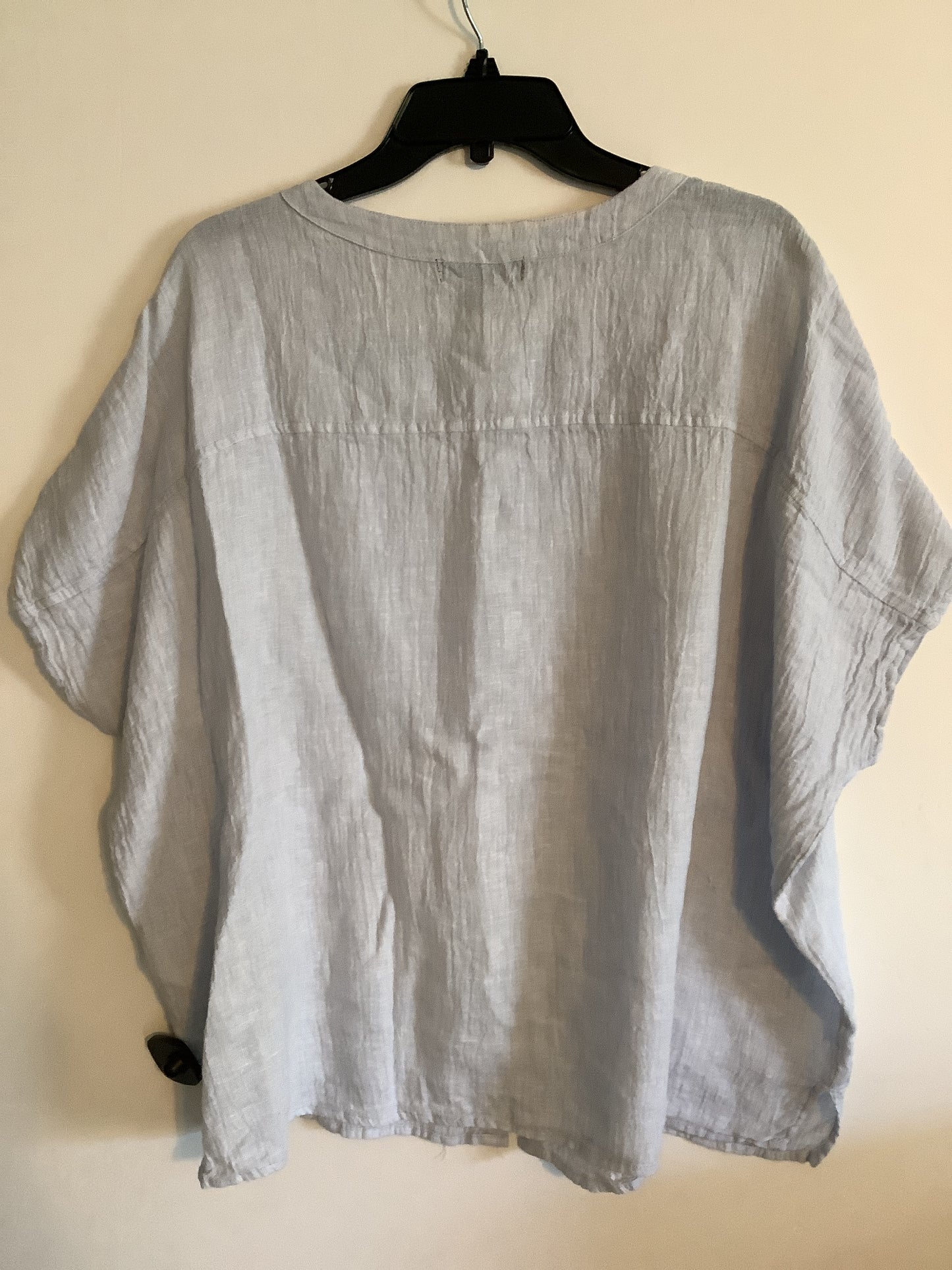 Top Short Sleeve By Tahari By Arthur Levine In Blue, Size: S