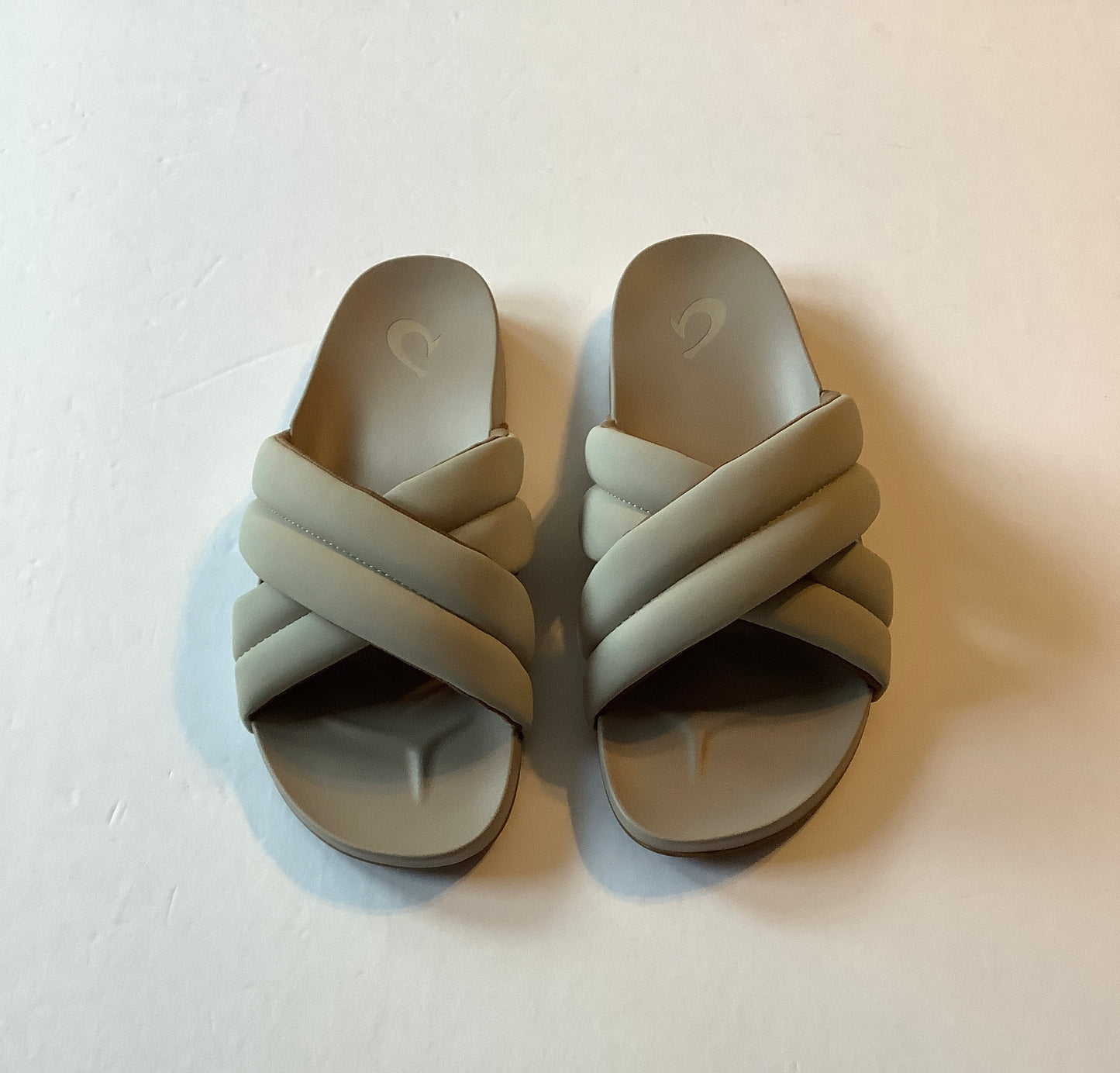 Sandals Flats By Olukai In Grey, Size: 10