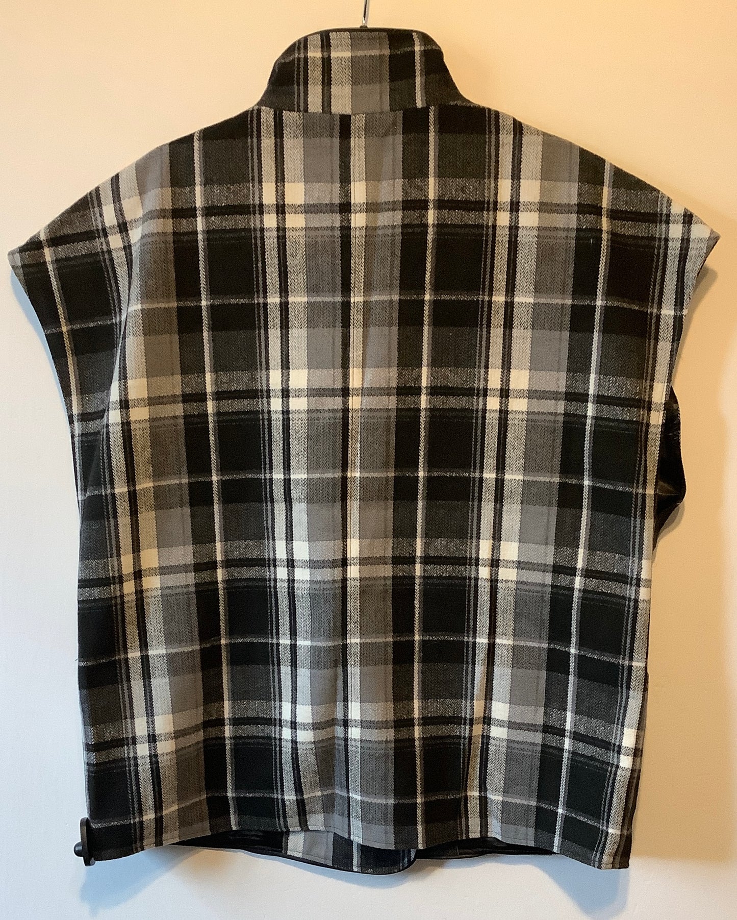 Poncho By Versona In Plaid Pattern, Size: M