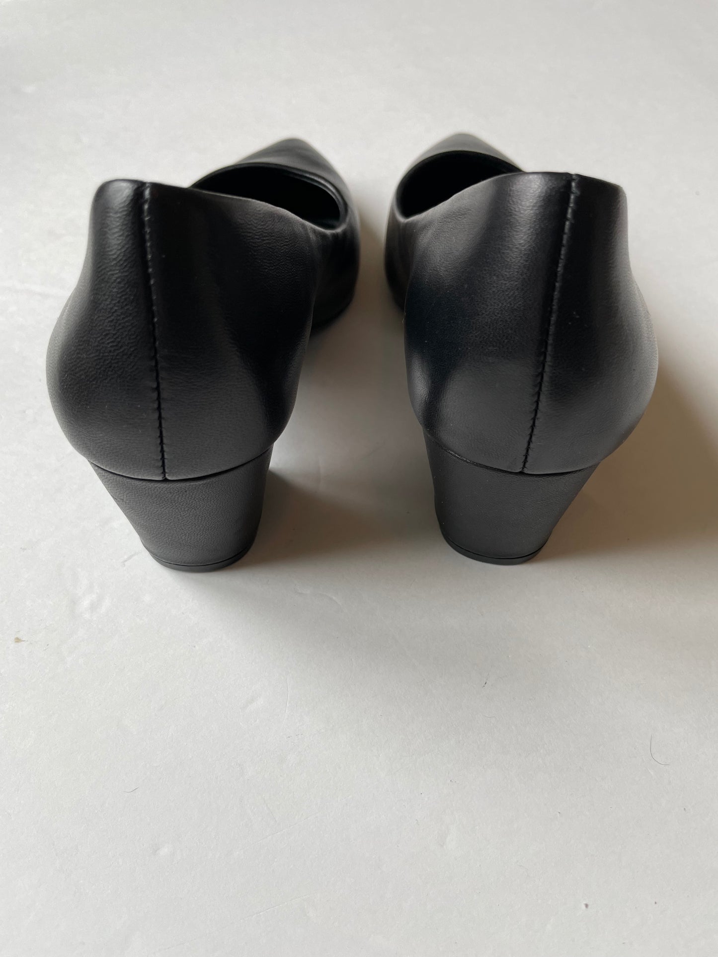 Shoes Heels Kitten By Cmc In Black, Size: 6