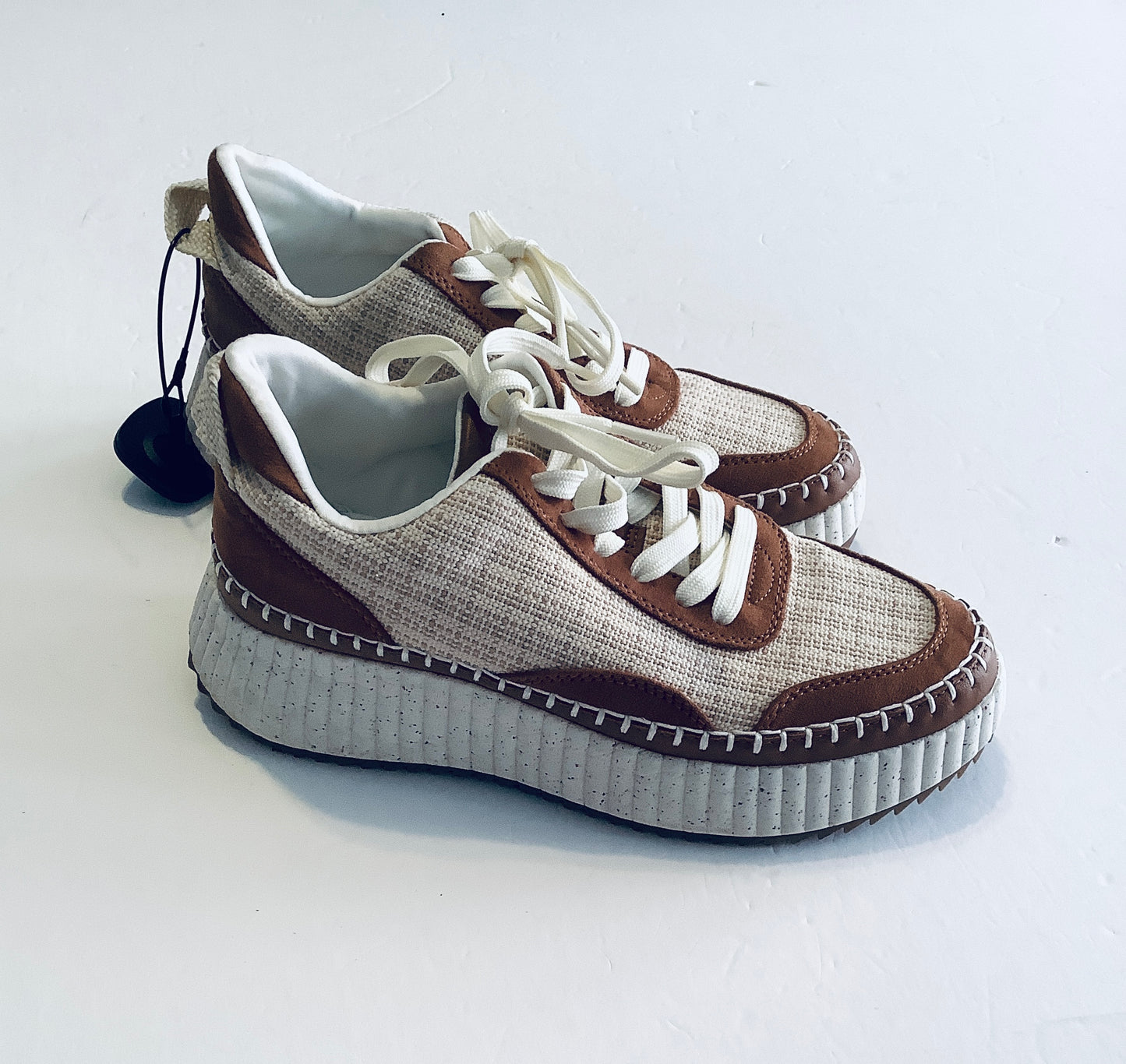 Shoes Sneakers By Universal Thread In Tan, Size: 7.5