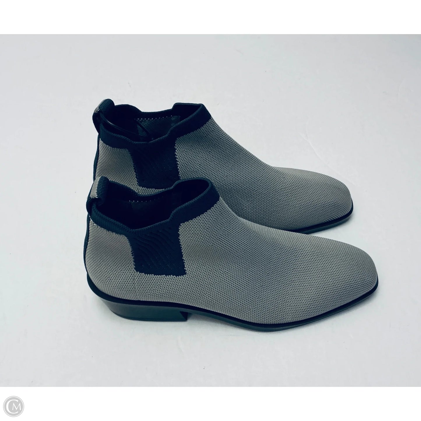 Shoes Flats By Vivaia In Grey, Size: 7