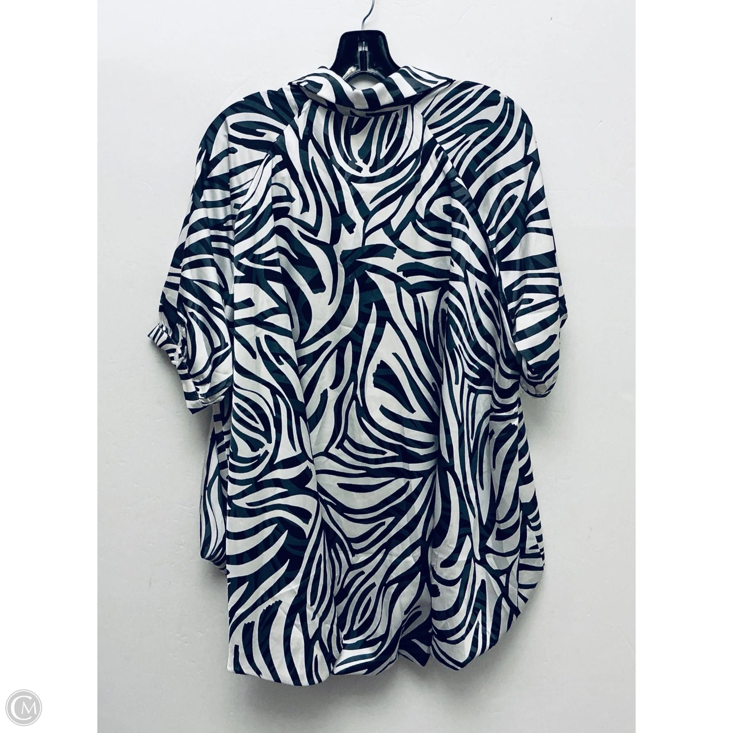 Top Short Sleeve By Clothes Mentor In Black & White, Size: M