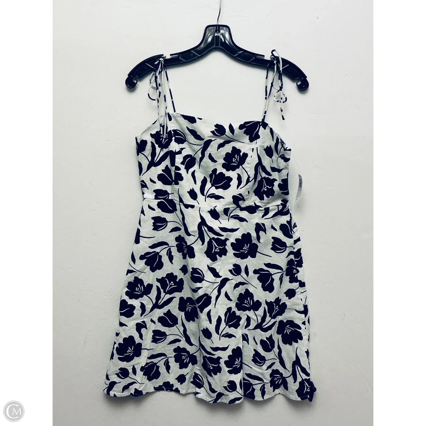 Dress Casual Short By Old Navy In Blue & White, Size: M